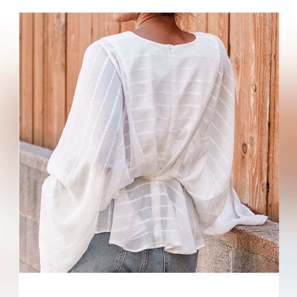 Lulu's White Bat Wing Blouse NWT - Picture 11 of 11